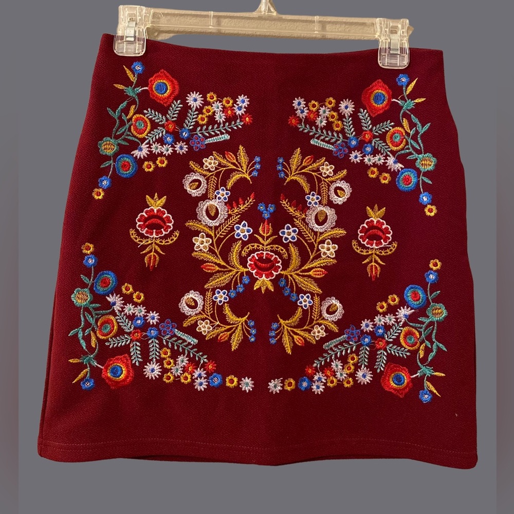 ✿Floral Embroidered Skirt✿ (Med.)